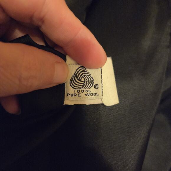 Koret Vtg 100% Wool Single Gold Button Black Blazer Notched Lapel Shoulder Pads - Picture 6 of 8